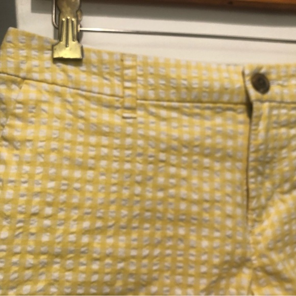 Women’s size 6, “Everyday Short”, gingham seersucker w/ front pockets - Picture 2 of 3
